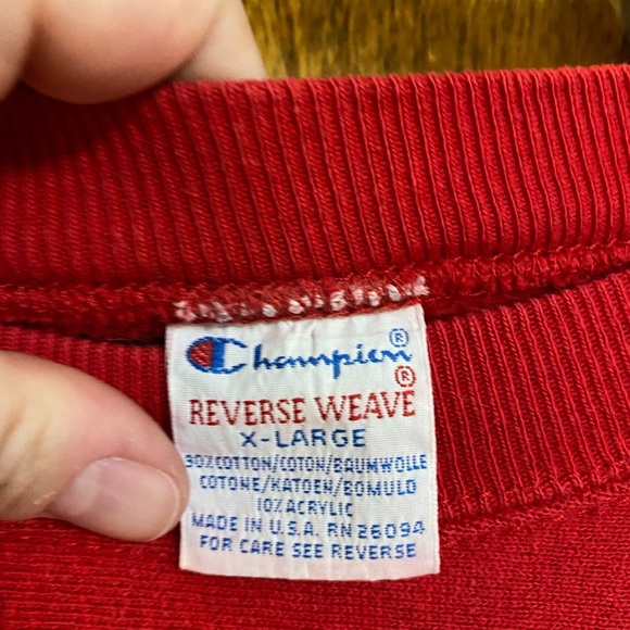 1990 vintage University of Arizona champion brand quilted A red sweatshirt. - Picture 4 of 9